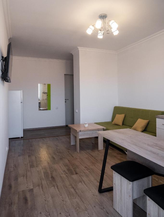 Bright Apartment On 13Th Floor Erevan Exterior foto