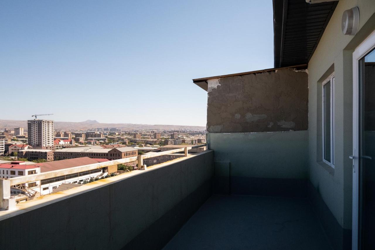 Bright Apartment On 13Th Floor Erevan Exterior foto